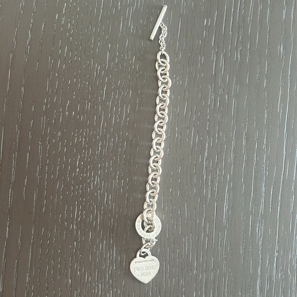 TIFFANY & CO- Heart Tag Toggle Bracelet - Picture 4 of 5